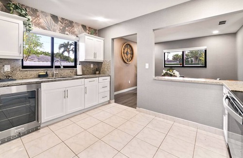 Tamiami House | Family Retreat/Pool/Courts/Firepit/Mini Golf & Fun