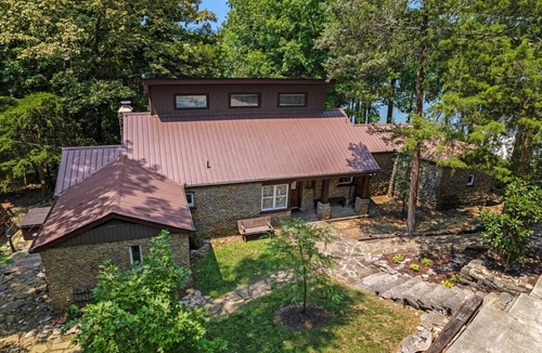 Silver Point House | Family Retreat, Private Lake Access w/Trail, Stunning Views, Kids Play Area, Hot Tub, WiFi & Games