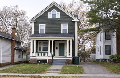 Rochester House | Family Retreat: Sleeps 16+ Near U of R