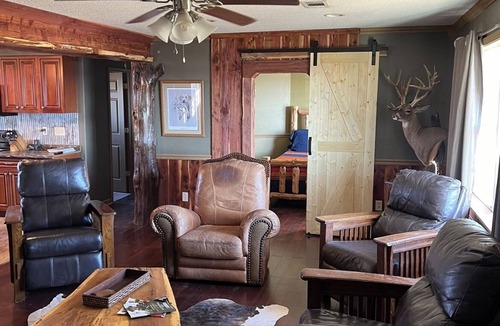 Hoxie House | Family Retreat /Sportsman’s Paradise near Lake Charles and Black River