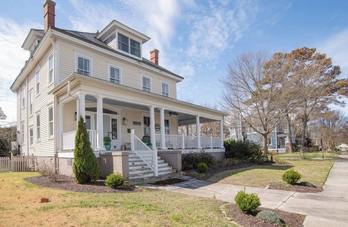 Cape Charles House | Family Retreat steps to Beach/Grill, Patio & Golf Cart option