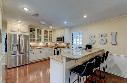 Saint Simons Island House | Family Retreat in Sea Palms Golf Resort with Hottub + 5 bikes, Pet Friendly