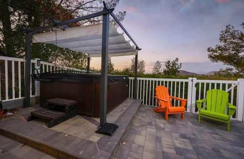 Poway House | Family Retreat w/Hot Tub, Big Back Deck & Games!
