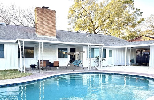 Cloverleaf House | Family Retreat w Pool Sleeps 8