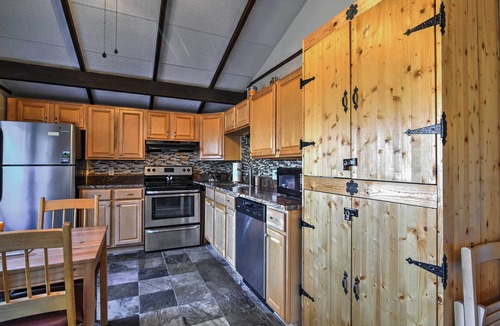 Beech Mountain Cabin | Family Retreat w/Trail Access in Beech Mountain!
