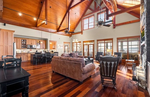 Centre House | Family Retreat ~ Waterfront Luxury Home Sleeps 26 Comfortably
