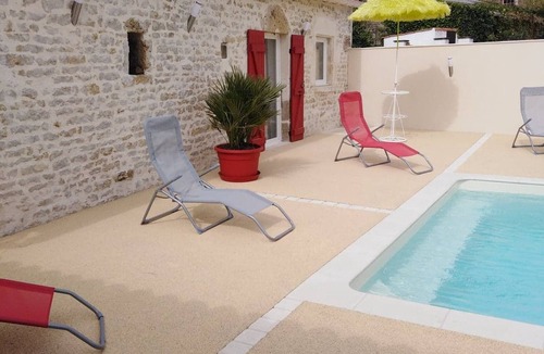 L'Hermenault Cottage | Family Retreat with Heated Pool, Near Puy du Fou & La Rochelle, Sleeps 14