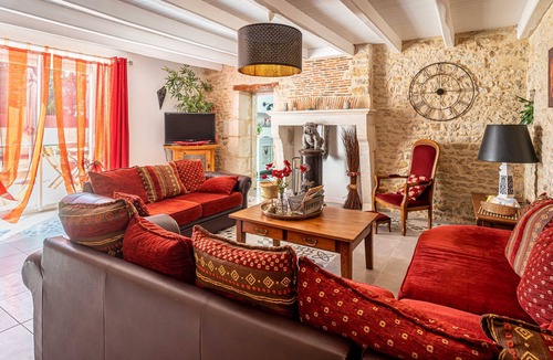 L'Hermenault Cottage | Family Retreat with Heated Pool, Near Puy du Fou & La Rochelle, Sleeps 14