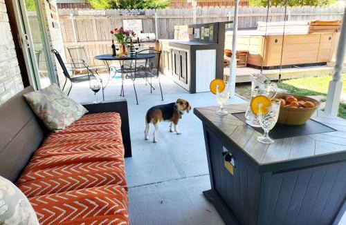 Amarillo House | Family Retreat with Hot Tub, Piano, Games Room & Playhouse Medi Center Location