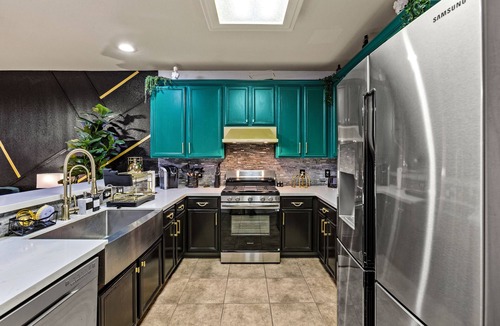 Northeast Houston House | Family Retreat with Outdoor Fun Experience, Speakeasy Room, Fire Pit, & More HTX