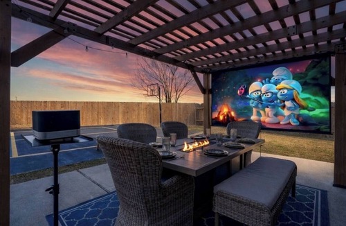 Northeast Houston House | Family Retreat with Outdoor Fun Experience, Speakeasy Room, Fire Pit, & More HTX