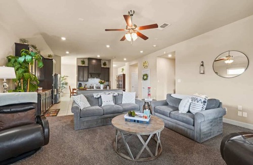 Oak Point House | Family retreat with Pool Access