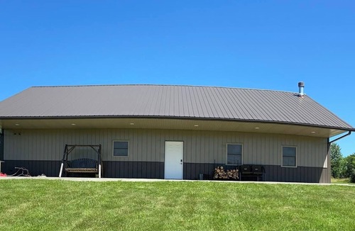 Bethany House | Family Retreat with pond, pool table and double bunks.