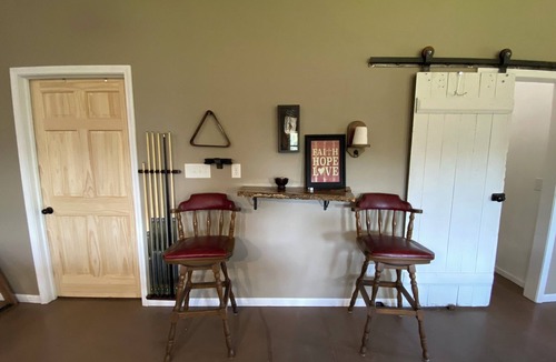 Bethany House | Family Retreat with pond, pool table and double bunks.