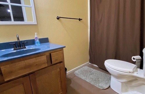 Bethany House | Family Retreat with pond, pool table and double bunks.