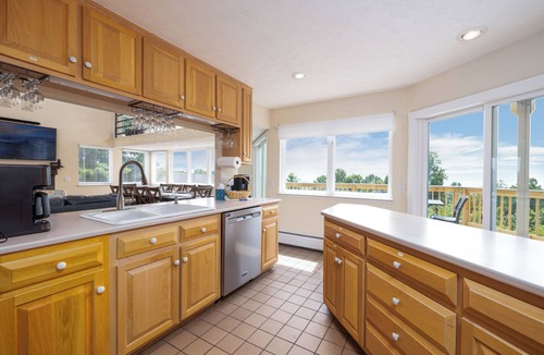 Dan River House | Family reunion/Movie theater/Hot Tub w/fresh water/Sleep 16/20% off 3rd night