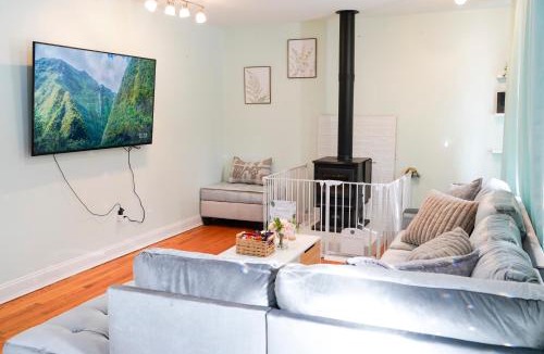 Sparrow Bush House | Family River Valley Retreat with Fireplace