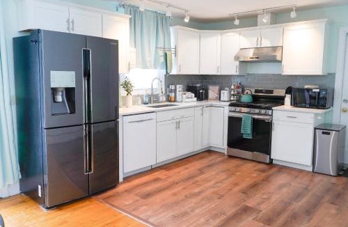 Sparrow Bush House | Family River Valley Retreat with Fireplace