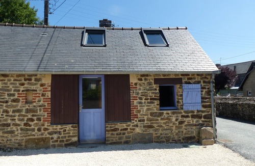Plouer-sur-Rance House | Family room, 2 mins from the beach