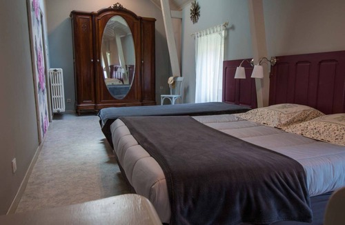 Saint-Affrique House | Family room-Suite-Ensuite with Shower