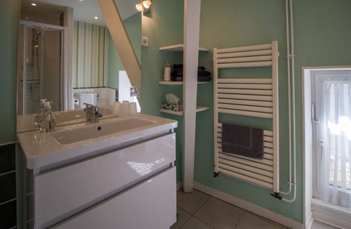 Saint-Affrique House | Family room-Suite-Ensuite with Shower