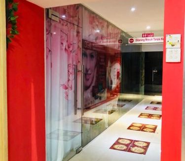 Ladang Sekolah House | Family Room with shared Bathroom