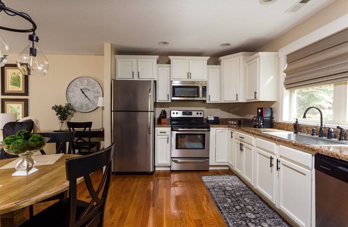 Skyland Cottage | Family-Run Cottage with Fireplace and Private Hot Tub
