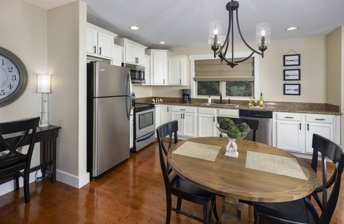 Skyland Cottage | Family-Run Cottage with Fireplace and Private Hot Tub