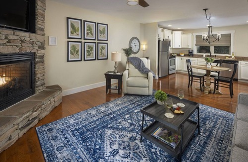 Skyland Cottage | Family-Run Cottage with Fireplace and Private Hot Tub