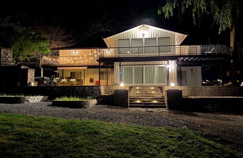 North Creek House | Family Seattle Stay Swim Spa Fire Pit 9 beds
