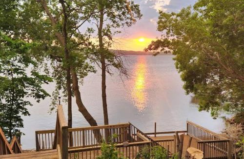 Ortonville House | Family Shoreline Hideaway