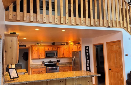 Greer Cabin | FAMILY SIZE CABIN IN THE PINES