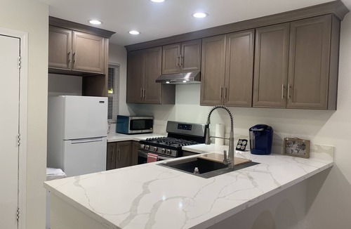 Anaheim Colony Historic District Apartment | Family-sized apartment 5 minutes away from Disneyland!