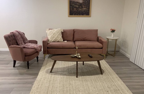 Anaheim Colony Historic District Apartment | Family-sized apartment 5 minutes away from Disneyland!