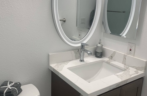 Anaheim Colony Historic District Apartment | Family-sized apartment 5 minutes away from Disneyland!