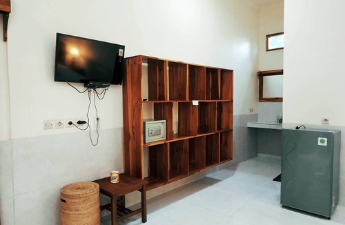 Gili Air House | Family-sized bungalow with pool view