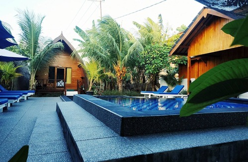 Gili Air House | Family-sized bungalow with pool view