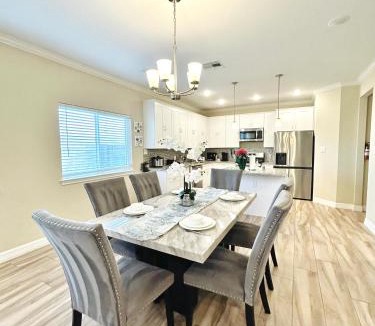 Clodine House | Family Spacious New Cozy 5BR House in Asian Town