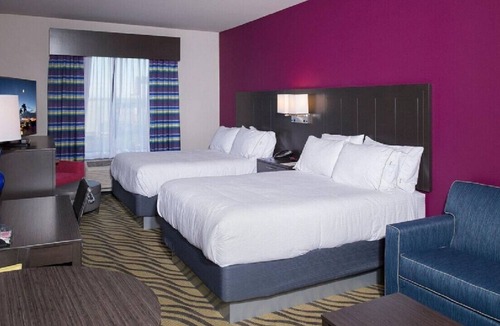 Hutchinson House | Family Stay in a Stylish Suite! Free Breakfast!