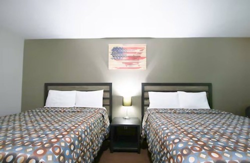 Glenwood Hotel | Family Stay near Lake Ohana | Near Hwy 34 | Free Parking