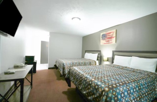 Glenwood Hotel | Family Stay near Lake Ohana | Near Hwy 34 | Free Parking