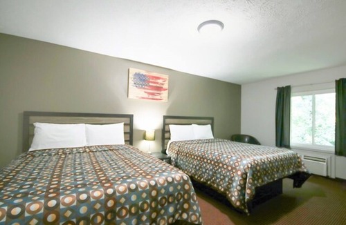 Glenwood Hotel | Family Stay near Lake Ohana | Near Hwy 34 | Free Parking