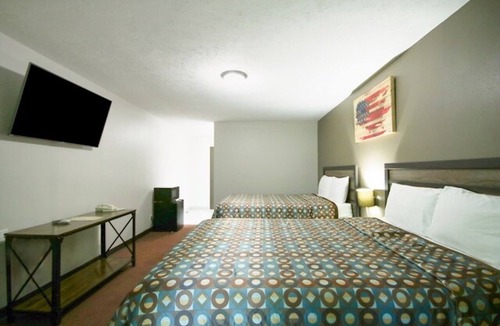 Glenwood Hotel | Family Stay near Lake Ohana | Near Hwy 34 | Free Parking