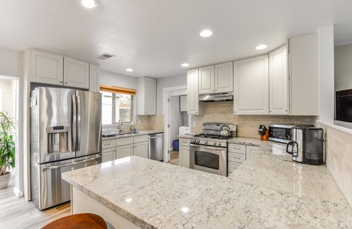 Flagstaff House | Family Style Home - Pets & central!