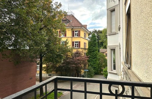 District 6 Apartment | Family Suite · Familienwohnung mit Rutsche