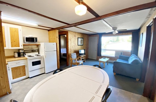 Falcon Lake Cabin | "Family Tides" Enjoy our sandy beach!
