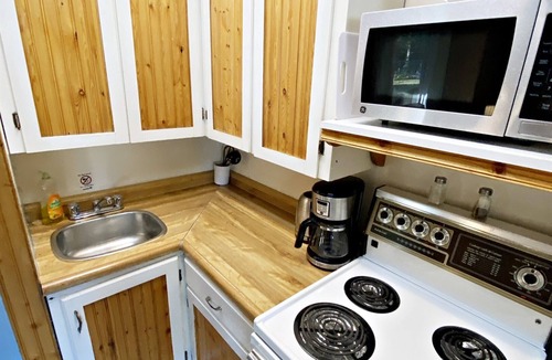 Falcon Lake Cabin | "Family Tides" Enjoy our sandy beach!