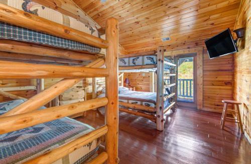 Hemlock Hills House | Family Ties Lodge