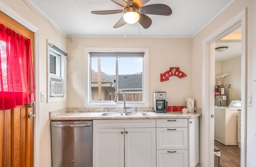 Crystal Beach Cottage | Family time at Coastal Cottage-5 min walk to beach