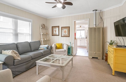 Crystal Beach Cottage | Family time at Coastal Cottage-5 min walk to beach